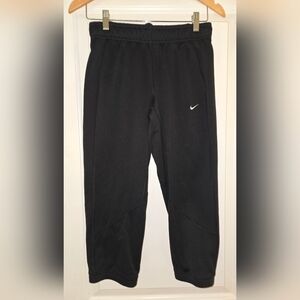 Nike Women's Therma Fit Black Cropped Pants Size Small